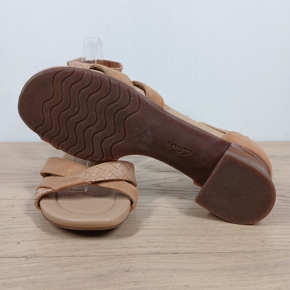 Clarks Sandals Womens 9.5M Tan Leather Ankle Strap Block Heel Comfort Classic - Picture 8 of 11